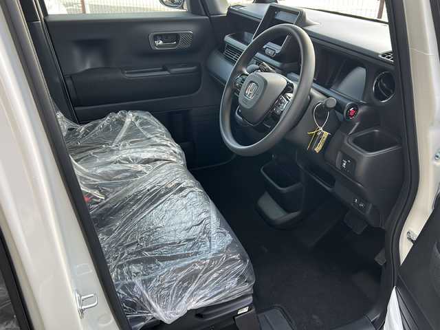 ホンダ Ｎ ＢＯＸ カスタム 広島県 2025(令7)年 0.1万km プラチナホワイトパール Honda SENSING/●衝突軽減ブレーキ（CMBS）/●先行車発進お知らせ機能/●歩行者事故低減ステアリング/●路外逸脱抑制機能/●標識認識機能/●渋滞追従機能付アダプティブクルーズコントロール（ACC）/●車線維持支援システム（LKAS）/●誤発進抑制機能/●後方誤発進抑制機能/●近距離衝突軽減ブレーキ/●急アクセル抑制機能/●パーキングセンサーシステム/●オートハイビーム/ダイレクトプロジェクション式フルLEDヘッドライト/シーケンシャルターンランプ/片側パワースライドドア/ナビ装着用スペシャルパッケージ/シートヒーター（D/N）/フロントシートアームレスト（運転席）/オートリトラミラー/スマートキー/プッシュスタート/ロールサンシェード/フルエアコン/W+サイド+カーテンエアバッグ/電子制御パーキングブレーキ/オートブレーキホールド機能/360°スーパーUV・IRカット パッケージ/エマージェンシーストップシグナル/トリコットシート（ブラック）/14インチアルミホイール（シャークグレー塗装＋切削）