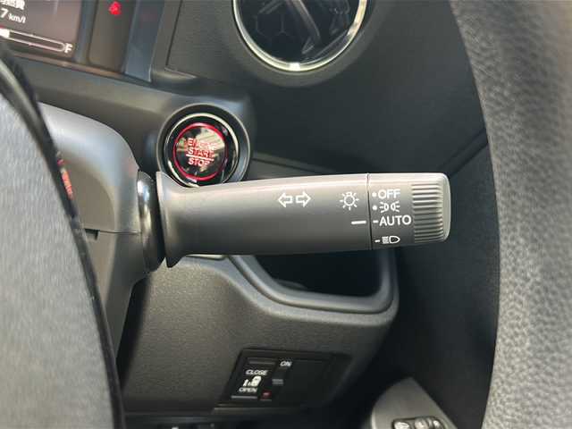 ホンダ Ｎ ＢＯＸ カスタム 広島県 2025(令7)年 0.1万km プラチナホワイトパール Honda SENSING/●衝突軽減ブレーキ（CMBS）/●先行車発進お知らせ機能/●歩行者事故低減ステアリング/●路外逸脱抑制機能/●標識認識機能/●渋滞追従機能付アダプティブクルーズコントロール（ACC）/●車線維持支援システム（LKAS）/●誤発進抑制機能/●後方誤発進抑制機能/●近距離衝突軽減ブレーキ/●急アクセル抑制機能/●パーキングセンサーシステム/●オートハイビーム/ダイレクトプロジェクション式フルLEDヘッドライト/シーケンシャルターンランプ/片側パワースライドドア/ナビ装着用スペシャルパッケージ/シートヒーター（D/N）/フロントシートアームレスト（運転席）/オートリトラミラー/スマートキー/プッシュスタート/ロールサンシェード/フルエアコン/W+サイド+カーテンエアバッグ/電子制御パーキングブレーキ/オートブレーキホールド機能/360°スーパーUV・IRカット パッケージ/エマージェンシーストップシグナル/トリコットシート（ブラック）/14インチアルミホイール（シャークグレー塗装＋切削）