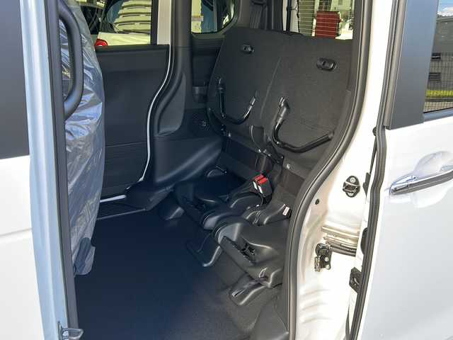 ホンダ Ｎ ＢＯＸ カスタム 広島県 2025(令7)年 0.1万km プラチナホワイトパール Honda SENSING/●衝突軽減ブレーキ（CMBS）/●先行車発進お知らせ機能/●歩行者事故低減ステアリング/●路外逸脱抑制機能/●標識認識機能/●渋滞追従機能付アダプティブクルーズコントロール（ACC）/●車線維持支援システム（LKAS）/●誤発進抑制機能/●後方誤発進抑制機能/●近距離衝突軽減ブレーキ/●急アクセル抑制機能/●パーキングセンサーシステム/●オートハイビーム/ダイレクトプロジェクション式フルLEDヘッドライト/シーケンシャルターンランプ/片側パワースライドドア/ナビ装着用スペシャルパッケージ/シートヒーター（D/N）/フロントシートアームレスト（運転席）/オートリトラミラー/スマートキー/プッシュスタート/ロールサンシェード/フルエアコン/W+サイド+カーテンエアバッグ/電子制御パーキングブレーキ/オートブレーキホールド機能/360°スーパーUV・IRカット パッケージ/エマージェンシーストップシグナル/トリコットシート（ブラック）/14インチアルミホイール（シャークグレー塗装＋切削）