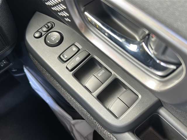 ホンダ Ｎ ＢＯＸ カスタム 広島県 2025(令7)年 0.1万km プラチナホワイトパール Honda SENSING/●衝突軽減ブレーキ（CMBS）/●先行車発進お知らせ機能/●歩行者事故低減ステアリング/●路外逸脱抑制機能/●標識認識機能/●渋滞追従機能付アダプティブクルーズコントロール（ACC）/●車線維持支援システム（LKAS）/●誤発進抑制機能/●後方誤発進抑制機能/●近距離衝突軽減ブレーキ/●急アクセル抑制機能/●パーキングセンサーシステム/●オートハイビーム/ダイレクトプロジェクション式フルLEDヘッドライト/シーケンシャルターンランプ/片側パワースライドドア/ナビ装着用スペシャルパッケージ/シートヒーター（D/N）/フロントシートアームレスト（運転席）/オートリトラミラー/スマートキー/プッシュスタート/ロールサンシェード/フルエアコン/W+サイド+カーテンエアバッグ/電子制御パーキングブレーキ/オートブレーキホールド機能/360°スーパーUV・IRカット パッケージ/エマージェンシーストップシグナル/トリコットシート（ブラック）/14インチアルミホイール（シャークグレー塗装＋切削）