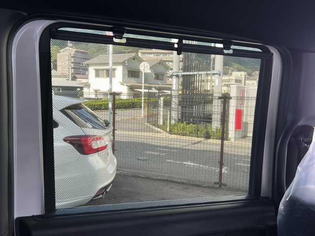 ホンダ Ｎ ＢＯＸ カスタム 広島県 2025(令7)年 0.1万km プラチナホワイトパール Honda SENSING/●衝突軽減ブレーキ（CMBS）/●先行車発進お知らせ機能/●歩行者事故低減ステアリング/●路外逸脱抑制機能/●標識認識機能/●渋滞追従機能付アダプティブクルーズコントロール（ACC）/●車線維持支援システム（LKAS）/●誤発進抑制機能/●後方誤発進抑制機能/●近距離衝突軽減ブレーキ/●急アクセル抑制機能/●パーキングセンサーシステム/●オートハイビーム/ダイレクトプロジェクション式フルLEDヘッドライト/シーケンシャルターンランプ/片側パワースライドドア/ナビ装着用スペシャルパッケージ/シートヒーター（D/N）/フロントシートアームレスト（運転席）/オートリトラミラー/スマートキー/プッシュスタート/ロールサンシェード/フルエアコン/W+サイド+カーテンエアバッグ/電子制御パーキングブレーキ/オートブレーキホールド機能/360°スーパーUV・IRカット パッケージ/エマージェンシーストップシグナル/トリコットシート（ブラック）/14インチアルミホイール（シャークグレー塗装＋切削）