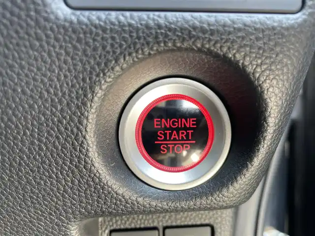ホンダ Ｎ ＢＯＸ カスタム G L ターボ ホンダセンシング 神奈川県 2018(平30)年 6.9万km シャイニンググレーM ・純正ナビ　/・バックカメラ　/・ビルトインＥＴＣ　/・Ｂｌｕｅｔｏｏｔｈ　/・ＤＶＤ　ＣＤ　/・フルセグＴＶ　/・両側パワースライドドア　/・ＬＥＤヘッドライト　/・フォグランプ　/・ＵＳＢ給電×２　/・パドルシフト　/・ロールサンシェード/・スマートキー/・プッシュスタート/・純正アルミホイール/・純正フロアマット/・オートライト/・オートエアコン