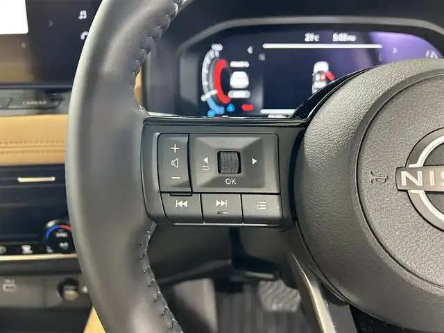 日産 エクストレイル G e－4ORCE 佐賀県 2023(令5)年 0.9万km カーマインレッド 純正12.3型ナビ/（ＡＭ/ＦＭ/CD/DVD/Bluetooth/フルセグTV）/全周囲カメラ/プロパイロット/前後ドライブレコーダー/衝突被害軽減システム/レーンアシスト/コーナーセンサー/シートヒーター/ステアリングヒーター/ブラインドスポットモニター/パワーシート/シートメモリ/置くだけ充電/LEDヘッドライト/オートエアコン/盗難防止装置/横滑り防止装置/オートライト/スマートキー/プッシュスタート/USB入力端子/純正フロアマット/純正15インチアルミホイール/ステアリングスイッチ/電動格納ミラー