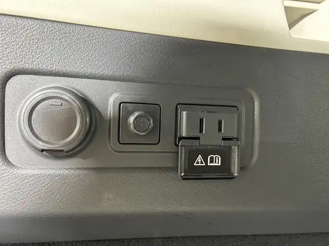 日産 エクストレイル G e－4ORCE 佐賀県 2023(令5)年 0.9万km カーマインレッド 純正12.3型ナビ/（ＡＭ/ＦＭ/CD/DVD/Bluetooth/フルセグTV）/全周囲カメラ/プロパイロット/前後ドライブレコーダー/衝突被害軽減システム/レーンアシスト/コーナーセンサー/シートヒーター/ステアリングヒーター/ブラインドスポットモニター/パワーシート/シートメモリ/置くだけ充電/LEDヘッドライト/オートエアコン/盗難防止装置/横滑り防止装置/オートライト/スマートキー/プッシュスタート/USB入力端子/純正フロアマット/純正15インチアルミホイール/ステアリングスイッチ/電動格納ミラー