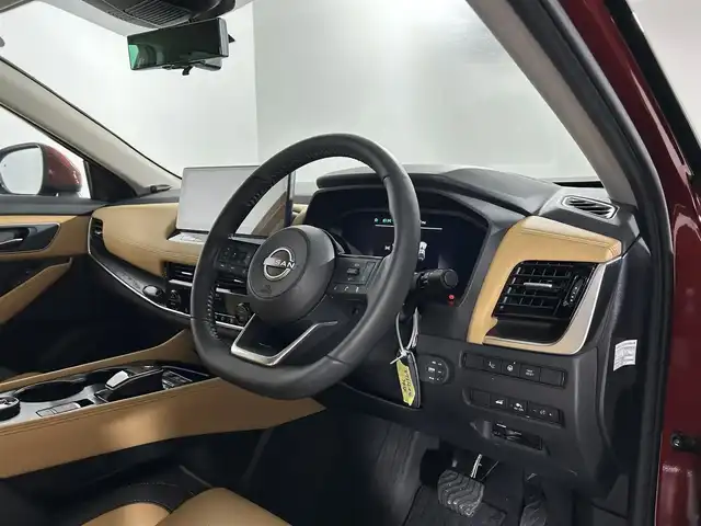 日産 エクストレイル G e－4ORCE 佐賀県 2023(令5)年 0.9万km カーマインレッド 純正12.3型ナビ/（ＡＭ/ＦＭ/CD/DVD/Bluetooth/フルセグTV）/全周囲カメラ/プロパイロット/前後ドライブレコーダー/衝突被害軽減システム/レーンアシスト/コーナーセンサー/シートヒーター/ステアリングヒーター/ブラインドスポットモニター/パワーシート/シートメモリ/置くだけ充電/LEDヘッドライト/オートエアコン/盗難防止装置/横滑り防止装置/オートライト/スマートキー/プッシュスタート/USB入力端子/純正フロアマット/純正15インチアルミホイール/ステアリングスイッチ/電動格納ミラー