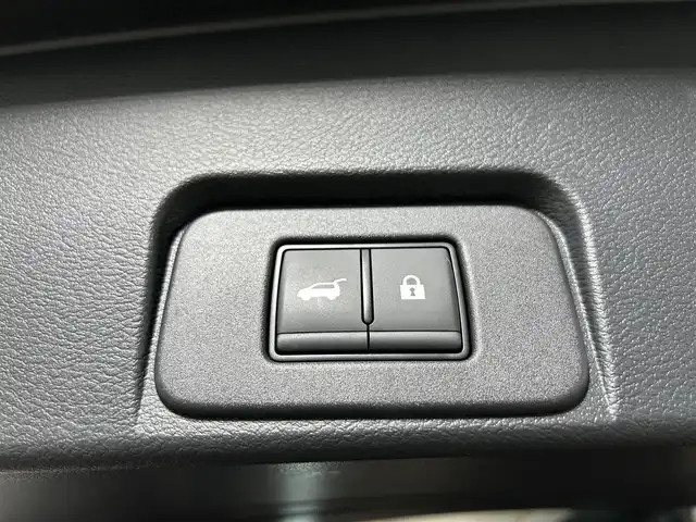 日産 エクストレイル G e－4ORCE 佐賀県 2023(令5)年 0.9万km カーマインレッド 純正12.3型ナビ/（ＡＭ/ＦＭ/CD/DVD/Bluetooth/フルセグTV）/全周囲カメラ/プロパイロット/前後ドライブレコーダー/衝突被害軽減システム/レーンアシスト/コーナーセンサー/シートヒーター/ステアリングヒーター/ブラインドスポットモニター/パワーシート/シートメモリ/置くだけ充電/LEDヘッドライト/オートエアコン/盗難防止装置/横滑り防止装置/オートライト/スマートキー/プッシュスタート/USB入力端子/純正フロアマット/純正15インチアルミホイール/ステアリングスイッチ/電動格納ミラー