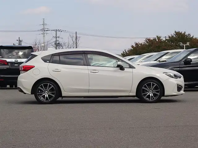 スバル インプレッサ スポーツ 2．0i－L アイサイト 山形県 2017(平29)年 6.7万km クリスタルホワイトP 4WD/アイサイト/ワンオーナー/メモリナビ/　　【CD DVD BT フルセグ USB AUX MSV】/バックカメラ/レーダークルーズコントロール/LEDオートライト/純正17インチアルミホイール/アイドリングストップ/ステアリングスイッチ/パドルシフト/電動格納ウィンカーミラー/フォグランプ/スマートキー×2/ETC