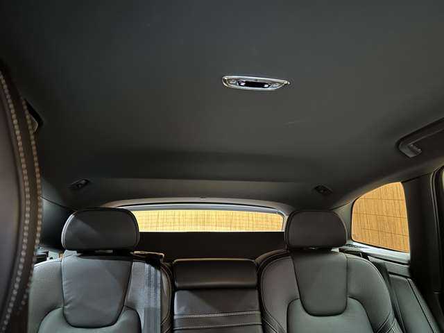 ボルボ ＸＣ６０ D4 AWD Rデザイン 千葉県 2019(令1)年 2.7万km オニキスブラックP 半革シート　/ＡＣＣ　/ナビ　/ＴＶ　/Ｂｌｕｅｔｏｏｔｈ接続　/３６０°シートヒーター　/電動リアゲート　/ＬＥＤヘッドライト　/パーキングアシスト　/衝突軽減ブレーキ　/ＢＳＭ　/ＬＫＡ　/ＥＴＣ　/ドラレコ前後