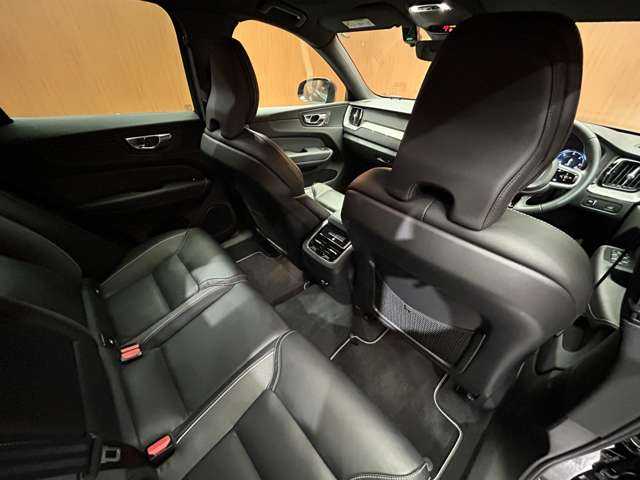 ボルボ ＸＣ６０ D4 AWD Rデザイン 千葉県 2019(令1)年 2.7万km オニキスブラックP 半革シート　/ＡＣＣ　/ナビ　/ＴＶ　/Ｂｌｕｅｔｏｏｔｈ接続　/３６０°シートヒーター　/電動リアゲート　/ＬＥＤヘッドライト　/パーキングアシスト　/衝突軽減ブレーキ　/ＢＳＭ　/ＬＫＡ　/ＥＴＣ　/ドラレコ前後