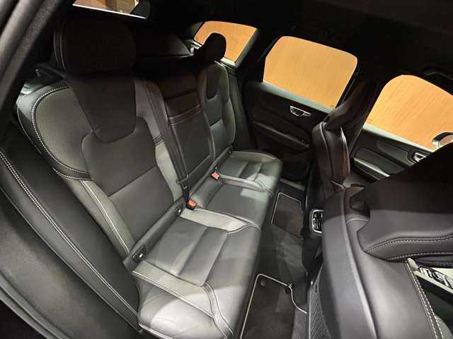 ボルボ ＸＣ６０ D4 AWD Rデザイン 千葉県 2019(令1)年 2.7万km オニキスブラックP 半革シート　/ＡＣＣ　/ナビ　/ＴＶ　/Ｂｌｕｅｔｏｏｔｈ接続　/３６０°シートヒーター　/電動リアゲート　/ＬＥＤヘッドライト　/パーキングアシスト　/衝突軽減ブレーキ　/ＢＳＭ　/ＬＫＡ　/ＥＴＣ　/ドラレコ前後