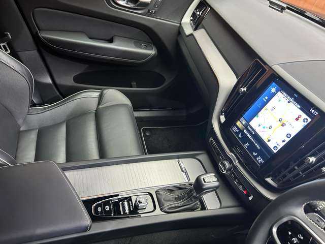 ボルボ ＸＣ６０ D4 AWD Rデザイン 千葉県 2019(令1)年 2.7万km オニキスブラックP 半革シート　/ＡＣＣ　/ナビ　/ＴＶ　/Ｂｌｕｅｔｏｏｔｈ接続　/３６０°シートヒーター　/電動リアゲート　/ＬＥＤヘッドライト　/パーキングアシスト　/衝突軽減ブレーキ　/ＢＳＭ　/ＬＫＡ　/ＥＴＣ　/ドラレコ前後
