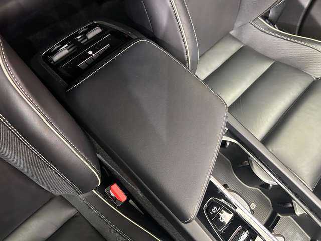 ボルボ ＸＣ６０ D4 AWD Rデザイン 千葉県 2019(令1)年 2.7万km オニキスブラックP 半革シート　/ＡＣＣ　/ナビ　/ＴＶ　/Ｂｌｕｅｔｏｏｔｈ接続　/３６０°シートヒーター　/電動リアゲート　/ＬＥＤヘッドライト　/パーキングアシスト　/衝突軽減ブレーキ　/ＢＳＭ　/ＬＫＡ　/ＥＴＣ　/ドラレコ前後
