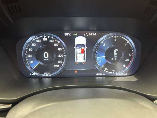 ボルボ ＸＣ６０ D4 AWD Rデザイン 千葉県 2019(令1)年 2.7万km オニキスブラックP 半革シート　/ＡＣＣ　/ナビ　/ＴＶ　/Ｂｌｕｅｔｏｏｔｈ接続　/３６０°シートヒーター　/電動リアゲート　/ＬＥＤヘッドライト　/パーキングアシスト　/衝突軽減ブレーキ　/ＢＳＭ　/ＬＫＡ　/ＥＴＣ　/ドラレコ前後