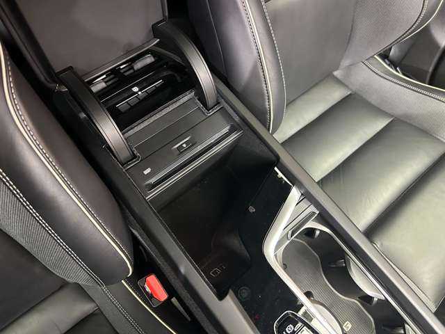 ボルボ ＸＣ６０ D4 AWD Rデザイン 千葉県 2019(令1)年 2.7万km オニキスブラックP 半革シート　/ＡＣＣ　/ナビ　/ＴＶ　/Ｂｌｕｅｔｏｏｔｈ接続　/３６０°シートヒーター　/電動リアゲート　/ＬＥＤヘッドライト　/パーキングアシスト　/衝突軽減ブレーキ　/ＢＳＭ　/ＬＫＡ　/ＥＴＣ　/ドラレコ前後