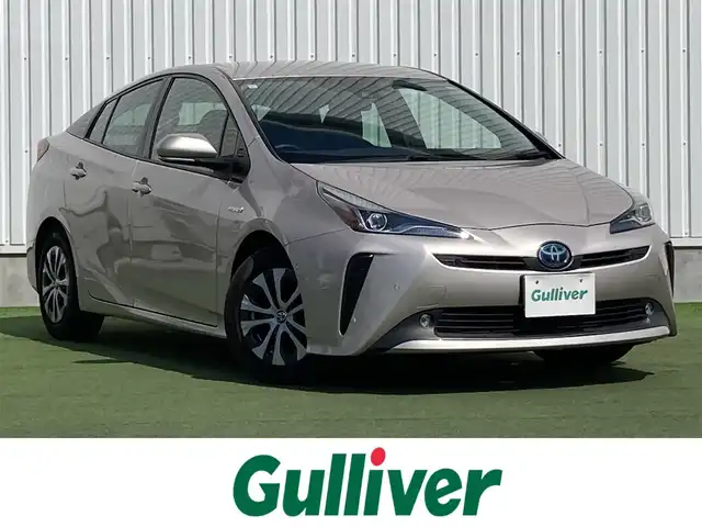 トヨタ プリウス A 香川県 2019(平31)年 5.4万km スティールブロンドM 登録時走行距離：53869km/純正7インチナビ/フルセグTV/Bluetooth/バックカメラ/トヨタセーフティーセンス/レーダークルーズコントロール/ブラインドスポットモニター/ヘッドアップディスプレイ/レーンキープアシスト/ＥＴＣ/ドライブレコーダー/LEDヘッドライト/プッシュスタート/スマートキー/革巻きステアリング/ステアリングリモコン/電動格納ウィンカーミラー/パワーウィンドウオールオート/純正フロアマット/ISOFIX