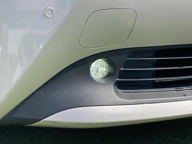 トヨタ プリウス A 香川県 2019(平31)年 5.4万km スティールブロンドM 登録時走行距離：53869km/純正7インチナビ/フルセグTV/Bluetooth/バックカメラ/トヨタセーフティーセンス/レーダークルーズコントロール/ブラインドスポットモニター/ヘッドアップディスプレイ/レーンキープアシスト/ＥＴＣ/ドライブレコーダー/LEDヘッドライト/プッシュスタート/スマートキー/革巻きステアリング/ステアリングリモコン/電動格納ウィンカーミラー/パワーウィンドウオールオート/純正フロアマット/ISOFIX