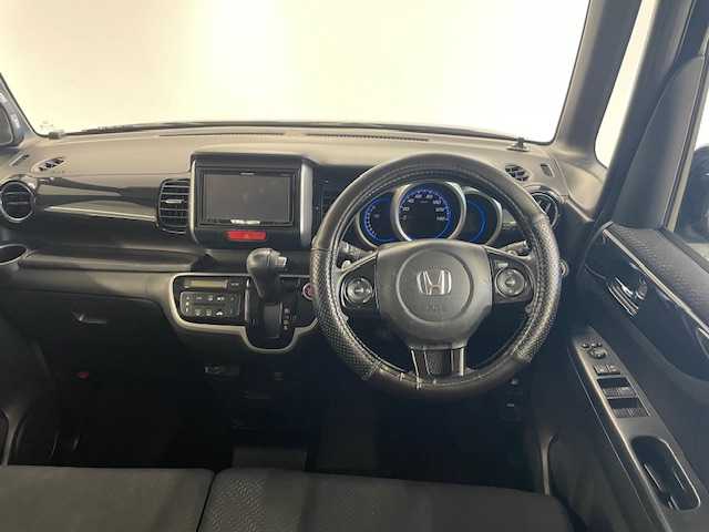 ホンダ Ｎ ＢＯＸ カスタム G ターボSSパッケージ 静岡県 2013(平25)年 5.3万km クリスタルブラックパール (株)IDOMが運営する【じしゃロン浜松店】の自社ローン専用車両になりますこちらは現金またはオートローンご利用時の価格です。自社ローンご希望の方は別途その旨お申付け下さい/社外HDDナビ（AVIC-ZH0007）　/両側パワースライドドア/クルーズコントロール/純正１５inAW/社外ドライブレコーダー/ETC/スマートキー/プッシュスタート/バックカメラ/バイザー/フロアマット