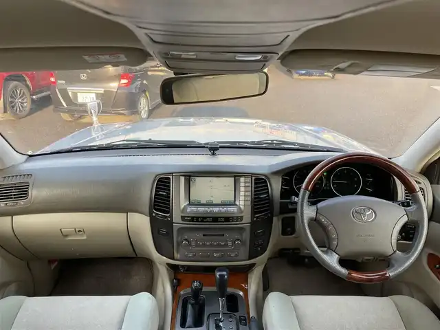 トヨタ ランドクルーザー VX－LTD 道央・札幌 2002(平14)年 12.9万km ウォームシルバーM ４WD/寒冷地仕様/純正メーカーナビ/AM/FM/CD/MD/クルーズコントロール/バックカメラ/ETC/ドライブレコーダー/センターデフロック/クールボックス/PWRMODE/2ndstart/トランスファレバー/Fシートヒーター/革巻きウッドコンビステアリング/ステアリングリモコン/リモコンキー/ハロゲンヘッドライト/オートライト/フォグランプ/ヘッドライトウォッシャー/電動格納ミラー/ヒーテッドドアミラー/純正フロアマット/ドアバイザー/リアフォグランプ/スペアキー/社外エンジンスターター/社外AW付冬タイヤ積込/275/65/R17/2020年/山8mm