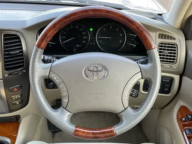 トヨタ ランドクルーザー VX－LTD 道央・札幌 2002(平14)年 12.9万km ウォームシルバーM ４WD/寒冷地仕様/純正メーカーナビ/AM/FM/CD/MD/クルーズコントロール/バックカメラ/ETC/ドライブレコーダー/センターデフロック/クールボックス/PWRMODE/2ndstart/トランスファレバー/Fシートヒーター/革巻きウッドコンビステアリング/ステアリングリモコン/リモコンキー/ハロゲンヘッドライト/オートライト/フォグランプ/ヘッドライトウォッシャー/電動格納ミラー/ヒーテッドドアミラー/純正フロアマット/ドアバイザー/リアフォグランプ/スペアキー/社外エンジンスターター/社外AW付冬タイヤ積込/275/65/R17/2020年/山8mm