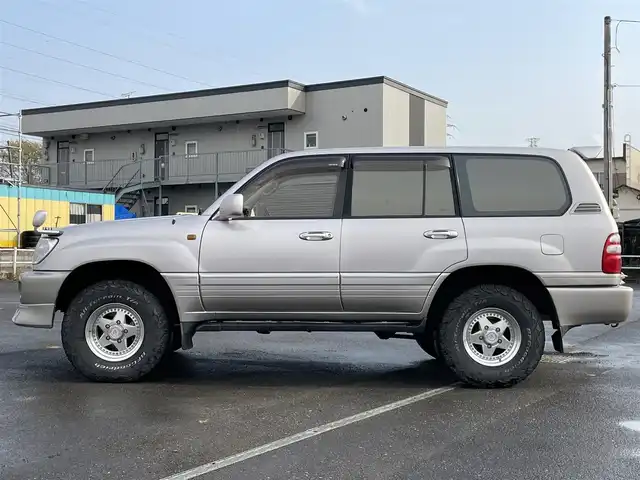 トヨタ ランドクルーザー VX－LTD 道央・札幌 2002(平14)年 12.9万km ウォームシルバーM ４WD/寒冷地仕様/純正メーカーナビ/AM/FM/CD/MD/クルーズコントロール/バックカメラ/ETC/ドライブレコーダー/センターデフロック/クールボックス/PWRMODE/2ndstart/トランスファレバー/Fシートヒーター/革巻きウッドコンビステアリング/ステアリングリモコン/リモコンキー/ハロゲンヘッドライト/オートライト/フォグランプ/ヘッドライトウォッシャー/電動格納ミラー/ヒーテッドドアミラー/純正フロアマット/ドアバイザー/リアフォグランプ/スペアキー/社外エンジンスターター/社外AW付冬タイヤ積込/275/65/R17/2020年/山8mm