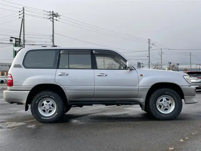 トヨタ ランドクルーザー VX－LTD 道央・札幌 2002(平14)年 12.9万km ウォームシルバーM ４WD/寒冷地仕様/純正メーカーナビ/AM/FM/CD/MD/クルーズコントロール/バックカメラ/ETC/ドライブレコーダー/センターデフロック/クールボックス/PWRMODE/2ndstart/トランスファレバー/Fシートヒーター/革巻きウッドコンビステアリング/ステアリングリモコン/リモコンキー/ハロゲンヘッドライト/オートライト/フォグランプ/ヘッドライトウォッシャー/電動格納ミラー/ヒーテッドドアミラー/純正フロアマット/ドアバイザー/リアフォグランプ/スペアキー/社外エンジンスターター/社外AW付冬タイヤ積込/275/65/R17/2020年/山8mm