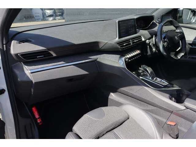 プジョー ５００８ GTライン ブルーHDi 大分県 2020(令2)年 5.2万km パール ワンオーナー/アクティブセーフティブレーキ/アダプティブクルーズコントロール/ブラインドスポットモニター/純正ディスプレイオーディオ/ＣａｒＰｌａｙ/Bluetooth/ワイヤレス充電/バックカメラ/ハーフレザー/シートヒーター/パワーシート/純正１８インチＡＷ/純正ドアバイザー/ＥＴＣ
