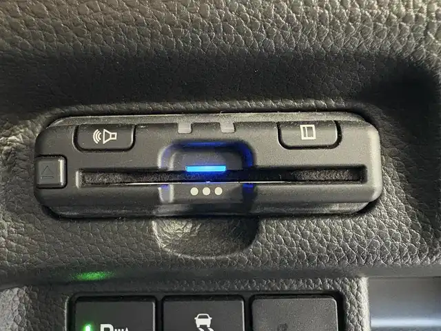 ホンダ Ｎ ＢＯＸ カスタム L ターボ 滋賀県 2021(令3)年 6.8万km クリスタルブラックパール 純正８インチナビ/Bluetooth/DVD/フルセグ/AppleCarPLay/Andoroid)/両側電動スライド/ハーフレザー/バックカメラ/リアソナー/追従クルーズコントロール/レーンキープ/ＬＥＤ/ＡＨＢ/衝突軽減/純正前後ドラレコ/ビルトインＥＴＣ/純正マット/ドアバイザー/リア席サンシェード/プッシュスタート/スマートキー/ステアリングリモコン