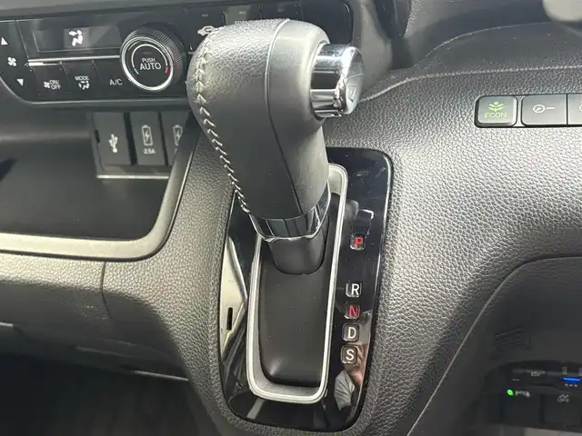 ホンダ Ｎ ＢＯＸ カスタム L ターボ 滋賀県 2021(令3)年 6.8万km クリスタルブラックパール 純正８インチナビ/Bluetooth/DVD/フルセグ/AppleCarPLay/Andoroid)/両側電動スライド/ハーフレザー/バックカメラ/リアソナー/追従クルーズコントロール/レーンキープ/ＬＥＤ/ＡＨＢ/衝突軽減/純正前後ドラレコ/ビルトインＥＴＣ/純正マット/ドアバイザー/リア席サンシェード/プッシュスタート/スマートキー/ステアリングリモコン