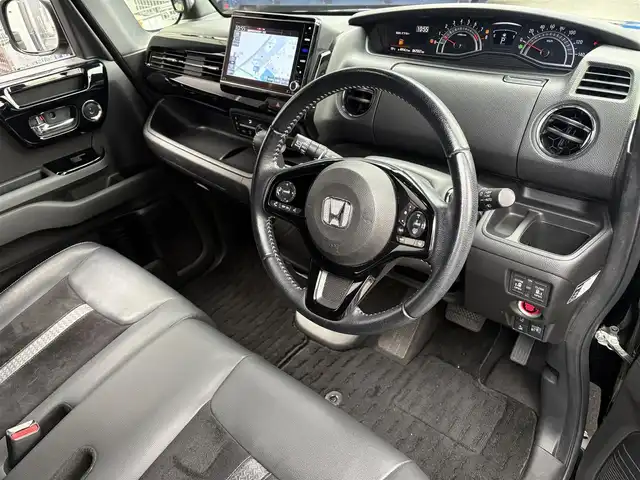 ホンダ Ｎ ＢＯＸ カスタム L ターボ 滋賀県 2021(令3)年 6.8万km クリスタルブラックパール 純正８インチナビ/Bluetooth/DVD/フルセグ/AppleCarPLay/Andoroid)/両側電動スライド/ハーフレザー/バックカメラ/リアソナー/追従クルーズコントロール/レーンキープ/ＬＥＤ/ＡＨＢ/衝突軽減/純正前後ドラレコ/ビルトインＥＴＣ/純正マット/ドアバイザー/リア席サンシェード/プッシュスタート/スマートキー/ステアリングリモコン