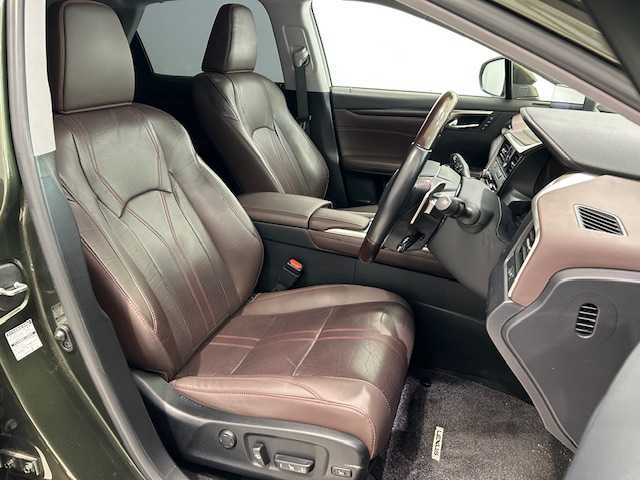 レクサス ＲＸ 450h バージョンL 宮城県 2022(令4)年 3.2万km テレーンカーキマイカM サンルーフ/トヨタセーフティセンス＋/・プリクラッシュセーフティ/・レーンキーピングアシスト/・レーダークルーズコントロール/・オートマチックハイビーム/・ロードサインアシスト/・先行者発進告知/純正ナビ/・アラウンドビューモニター/・フルセグTV/・Bluetooth/CD/AUX/ブラインドスポットモニター/パーキングサポートアラート/前後コーナーセンサー/ヘッドアップディスプレイ/オートブレーキホールド/電子パーキング/電動リアゲート/ETC2.0/前後ドライブレコーダー/100V充電/パドルシフト/ウッドコンビステアリング/・ステアリングヒーター/レザーシート/・シートメモリー（運転席/助手席）/・エアーシート（運転席/助手席）/・シートヒーター（全席）/・パワーシート（全席）/三眼LEDヘッドライト/・オートライト/・フォグランプ/純正アルミホイール/純正フロアマット