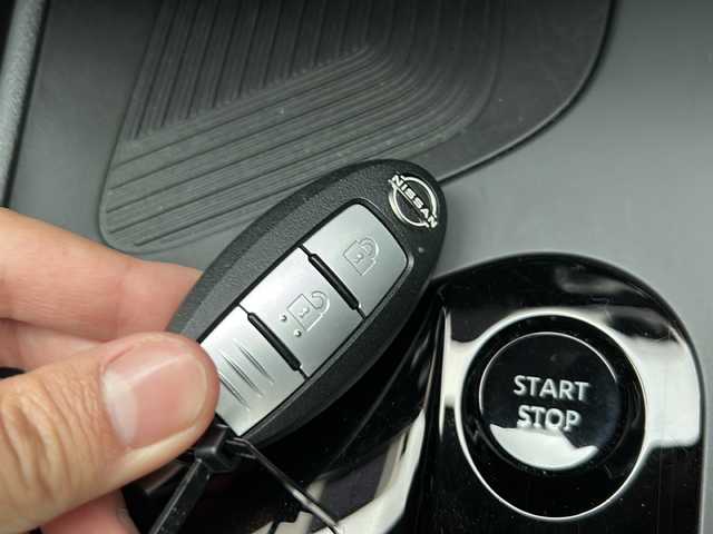 日産 ノート X 岐阜県 2022(令4)年 1.4万km スーパーブラック 登録時走行距離13429km/純正ナビ/全方位モニター/フルセグテレビ/インテリジェントルームミラー/置くだけ充電/プロパイロット/ブラインドスポットモニター/ビルトインETC/LEDヘッドライト/スマートキー/プッシュスタート/Bluetooth接続/オートマチックハイビーム/レーンキープアシスト/オートライト