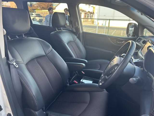 日産 エルグランド 250ハイウェイスターS 千葉県 2017(平29)年 5.4万km ブリリアントホワイトパール プッシュスタート/前側ドライブレコーダー/両側パワースライドドア/クルーズコントロール/オートライト/デュアルエアコン/横滑り防止装置/バックカメラ/Bluetooth接続/TVフルセグ/バックカメラ/電動格納ミラー/ビルトインETC