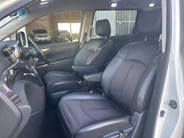 日産 エルグランド 250ハイウェイスターS 千葉県 2017(平29)年 5.4万km ブリリアントホワイトパール プッシュスタート/前側ドライブレコーダー/両側パワースライドドア/クルーズコントロール/オートライト/デュアルエアコン/横滑り防止装置/バックカメラ/Bluetooth接続/TVフルセグ/バックカメラ/電動格納ミラー/ビルトインETC