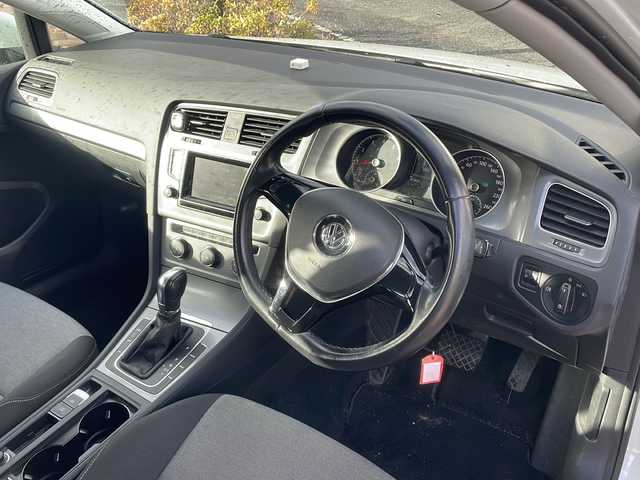 フォルクスワーゲン ゴルフ TSI トレンドライン BMテクノ 福島県 2013(平25)年 16.2万km ピュアホワイト 純正ディスプレイオーディオ/【AM/FM/CD/SD】/ETC/衝突被害軽減ブレーキ/アイドリングストップ/純正フロアマット