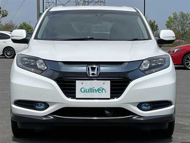 ホンダ ヴェゼル ハイブリッド X 道央・札幌 2015(平27)年 5.7万km ホワイトオーキッドパール ４WD/社外HDDナビ/CD/DVD/AUX/フルセグ/社外スピーカー/シティブレーキアクティブシステム/横滑り防止装置/クルーズコントロール/バックカメラ/ETC/ドライブレコーダー/ECONモード/EVMODE/SPORTMODE/ワイパーデアイサー/前席シートヒーター/レザーシート/革巻きステアリング/ステアリング/パドルシフト/電動パーキング/ブレーキホールド/プッシュスタート/スマートキー/h粗衣LEDヘッドライト/オートライト/フォグランプ/電動格納ミラー/ヒーテッドドアミラー/ウィンカーミラー/純正フロアマット/ドアバイザー/スペアキー/社外AW付夏タイヤ積込/215/55/R17/2016年/山5mm