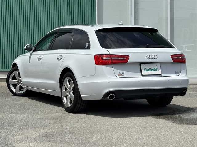 アウディ Ａ６ アバント 2．8 FSI クワトロ 福岡県 2013(平25)年 12.1万km グレイシアホワイトメタリック プッシュスタート　/スマートキー　/純正ＥＴＣ　/パーキングアシスト　/ＷＡＣエアコン　/クルーズコントロール　/Ｆカメラ　/Ｂカメラ　/フルセグＴＶ　/純正ナビ　/純正アルミ　/純正フロアマット　/電動パワーシート/レザーシート/横滑り防止装置/オートライト/LEDヘッドライト/12Vソケット付き/ベンチシート/フルフラットシート/W＋サイド、カーテンエアバッグ/前後コーナーセンサー/オートライト、オートマチックハイビーム/シートヒーター(D席＋N席)/電動リアゲート