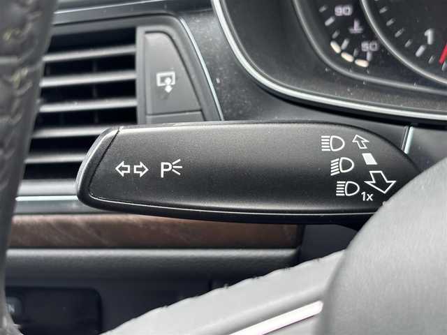 アウディ Ａ６ アバント 2．8 FSI クワトロ 福岡県 2013(平25)年 12.1万km グレイシアホワイトメタリック プッシュスタート　/スマートキー　/純正ＥＴＣ　/パーキングアシスト　/ＷＡＣエアコン　/クルーズコントロール　/Ｆカメラ　/Ｂカメラ　/フルセグＴＶ　/純正ナビ　/純正アルミ　/純正フロアマット　/電動パワーシート/レザーシート/横滑り防止装置/オートライト/LEDヘッドライト/12Vソケット付き/ベンチシート/フルフラットシート/W＋サイド、カーテンエアバッグ/前後コーナーセンサー/オートライト、オートマチックハイビーム/シートヒーター(D席＋N席)/電動リアゲート