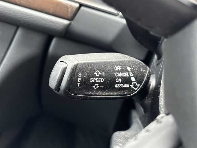 アウディ Ａ６ アバント 2．8 FSI クワトロ 福岡県 2013(平25)年 12.1万km グレイシアホワイトメタリック プッシュスタート　/スマートキー　/純正ＥＴＣ　/パーキングアシスト　/ＷＡＣエアコン　/クルーズコントロール　/Ｆカメラ　/Ｂカメラ　/フルセグＴＶ　/純正ナビ　/純正アルミ　/純正フロアマット　/電動パワーシート/レザーシート/横滑り防止装置/オートライト/LEDヘッドライト/12Vソケット付き/ベンチシート/フルフラットシート/W＋サイド、カーテンエアバッグ/前後コーナーセンサー/オートライト、オートマチックハイビーム/シートヒーター(D席＋N席)/電動リアゲート