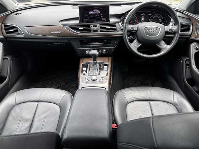 アウディ Ａ６ アバント 2．8 FSI クワトロ 福岡県 2013(平25)年 12.1万km グレイシアホワイトメタリック プッシュスタート　/スマートキー　/純正ＥＴＣ　/パーキングアシスト　/ＷＡＣエアコン　/クルーズコントロール　/Ｆカメラ　/Ｂカメラ　/フルセグＴＶ　/純正ナビ　/純正アルミ　/純正フロアマット　/電動パワーシート/レザーシート/横滑り防止装置/オートライト/LEDヘッドライト/12Vソケット付き/ベンチシート/フルフラットシート/W＋サイド、カーテンエアバッグ/前後コーナーセンサー/オートライト、オートマチックハイビーム/シートヒーター(D席＋N席)/電動リアゲート