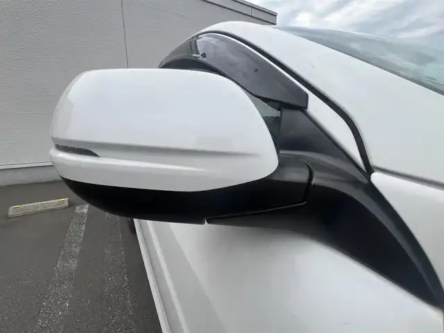 ホンダ ヴェゼル ハイブリッド 秋田県 2017(平29)年 8.1万km ホワイトオーキッドパール 社外ナビ/衝突軽減システム/LEDヘッドライト/４WD/純正アルミ/フルセグ/バックカメラ/スマートキー/アイドリングストップ/プッシュスタート/レーンキープアシスト/コーナーセンサー/クルーズコントロール/パドルシフト/パーキングアシスト/前席シートヒーター/純正フロアマット/純正ドアバイザー/ETC/オートライト/オートエアコン/パワーステアリング/パワーウィンドウ/横滑り防止/電動格納ウィンカーミラー