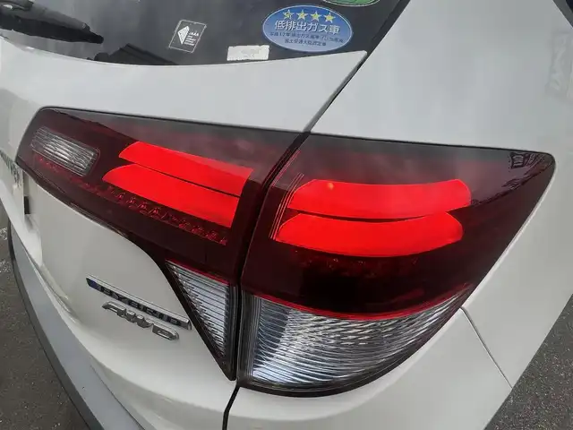 ホンダ ヴェゼル ハイブリッド 秋田県 2017(平29)年 8.1万km ホワイトオーキッドパール 社外ナビ/衝突軽減システム/LEDヘッドライト/４WD/純正アルミ/フルセグ/バックカメラ/スマートキー/アイドリングストップ/プッシュスタート/レーンキープアシスト/コーナーセンサー/クルーズコントロール/パドルシフト/パーキングアシスト/前席シートヒーター/純正フロアマット/純正ドアバイザー/ETC/オートライト/オートエアコン/パワーステアリング/パワーウィンドウ/横滑り防止/電動格納ウィンカーミラー