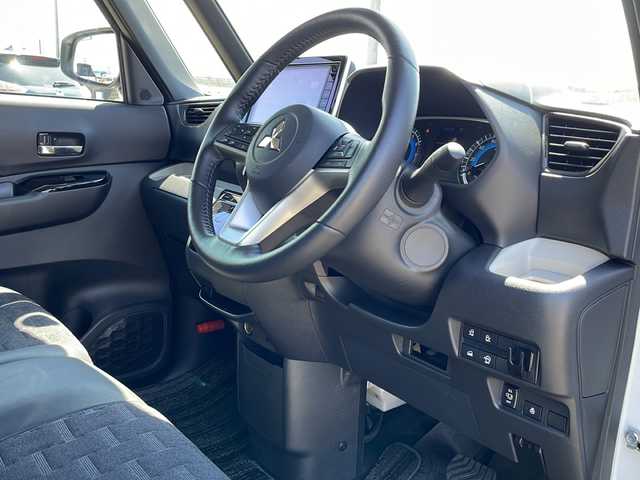 三菱 デリカミニ T プレミアム 新潟県 2023(令5)年 0.2万km アメジストブラック/シルキーホワイト 4WD/ディスプレイオーディオ/BT/USB/全方位カメラ/衝突被害軽減ブレーキ/レーンキープアシスト/レーダークルーズコントロール/両側パワースライドドア/半革シート/ベンチシート/シートヒーター /ステアリングヒーター/ステアリングスイッチ/パドルシフト/コーナーセンサー/スマートキー/プッシュスタート/LEDヘッドライト/オートライト/オートハイビーム/フォグランプ/純正15インチアルミホイール