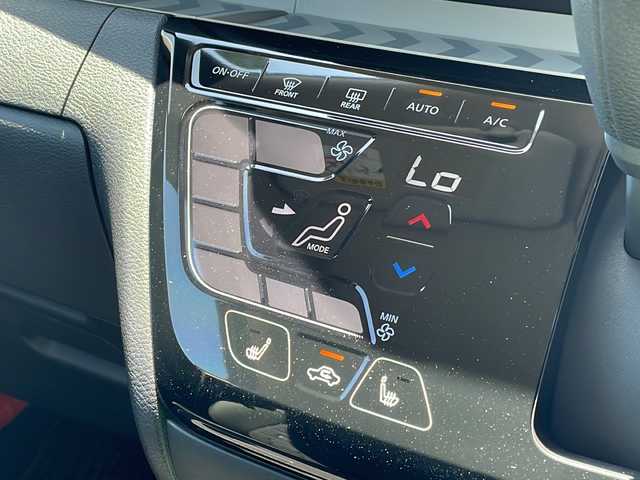 三菱 デリカミニ T プレミアム 新潟県 2023(令5)年 0.2万km アメジストブラック/シルキーホワイト 4WD/ディスプレイオーディオ/BT/USB/全方位カメラ/衝突被害軽減ブレーキ/レーンキープアシスト/レーダークルーズコントロール/両側パワースライドドア/半革シート/ベンチシート/シートヒーター /ステアリングヒーター/ステアリングスイッチ/パドルシフト/コーナーセンサー/スマートキー/プッシュスタート/LEDヘッドライト/オートライト/オートハイビーム/フォグランプ/純正15インチアルミホイール