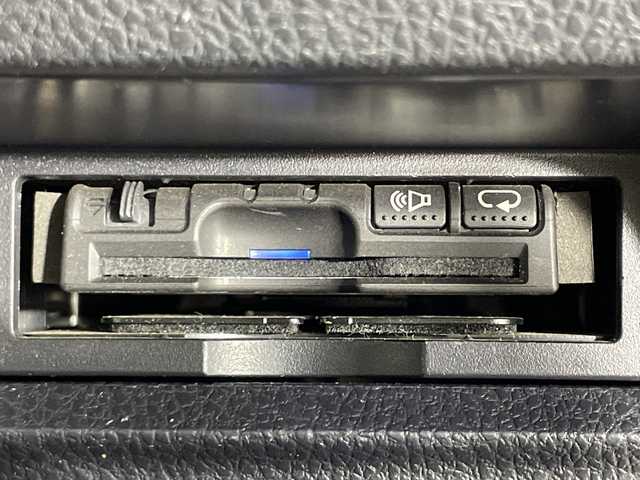 トヨタ ヴォクシー ZS 神奈川県 2015(平27)年 3万km ブラック 社外7型SDナビゲーション【700W】/社外フリップダウンモニター【TMX-RM3005】/フルセグ　SD　CD DVD　HDMI　AUX　Bluetooth　USB/バックカメラ/両側電動スライドドア【サンシェード】/アイドリングストップ/ビルトインETC/ECO/革巻きステアリング/プッシュスタート/スマートキー/LEDヘッドランプ/フロントフォグランプ/純正16インチアルミホイール/社外テールランプ/純正サイド/リアスポイラー/スペアキー