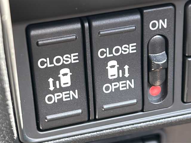 ホンダ オデッセイ ハイブリッド e:HEVアブソルート EXブラックED 茨城県 2024(令6)年 0.9万km 黒 Honda SENSING/純正9インチHonda CONNECTナビ/-フルセグTV　Bluetooth /全周囲 バック フロント サイドカメラ/両側パワースライドドア/路外逸脱抑制機能/渋滞追従機能付アダプティブクルーズコントロール/車線維持支援システム/オートハイビーム/ブラインドスポットインフォメーション/LEDシーケンシャルターンシグナルランプ/LEDオートヘッドライト LEDフォグライト/本革シート/前席後席シートヒーター/純正18インチアルミホイール/本革巻ステアリングホイール/ステアリングスイッチ/ワイヤレス充電/スマートキー/ビルトインETC2.0