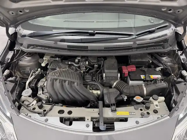 日産 ノート ニスモS 三重県 2018(平30)年 5.9万km ダークメタルグレー プレミアムガソリン/FF/5F/純正 7インチナビ MM318D-W/（iPod/SD/FM/AM/TV/USB/Bluetooth/CD/DVD/MUSIC STOCKER/VTR/AUX）/バックカメラ/ETC2.0/安全/・ABS/・VDC：ビークルダイナミクスコントロール/・横滑り抑制/・運転席・助手席エアバッグ/など/装備/・専用スポーツシート（スェード）/・オートエアコン/・ステアリングスイッチ/・オートライト/・LEDヘッドライト/・リヤフォグランプ/・プッシュスタート/・純正17inAW（17×7J＋47、100-4H）/・スマートキーx1/・保/など/【専用装備】/●専用車速感応式電動パワーステアリング/●専用本革・アルカンターラ巻3本スポークステアリング/●専用エンブレム〈センタークラスター〉/●専用コンビメーター（nismoロゴ入り、260km/hスケール）/●NISMO S専用アルミ製アクセル・ブレーキ・クラッチペダル・フットレスト/●専用チューニングコンピューター（ECU）/●NISMO S専用サスペンション、フロントスタビライザー強化/●専用ブレーキシステム（リヤディスク）/●ボディ補強/など
