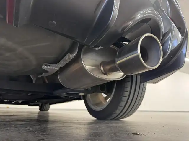 日産 ノート ニスモS 三重県 2018(平30)年 5.9万km ダークメタルグレー プレミアムガソリン/FF/5F/純正 7インチナビ MM318D-W/（iPod/SD/FM/AM/TV/USB/Bluetooth/CD/DVD/MUSIC STOCKER/VTR/AUX）/バックカメラ/ETC2.0/安全/・ABS/・VDC：ビークルダイナミクスコントロール/・横滑り抑制/・運転席・助手席エアバッグ/など/装備/・専用スポーツシート（スェード）/・オートエアコン/・ステアリングスイッチ/・オートライト/・LEDヘッドライト/・リヤフォグランプ/・プッシュスタート/・純正17inAW（17×7J＋47、100-4H）/・スマートキーx1/・保/など/【専用装備】/●専用車速感応式電動パワーステアリング/●専用本革・アルカンターラ巻3本スポークステアリング/●専用エンブレム〈センタークラスター〉/●専用コンビメーター（nismoロゴ入り、260km/hスケール）/●NISMO S専用アルミ製アクセル・ブレーキ・クラッチペダル・フットレスト/●専用チューニングコンピューター（ECU）/●NISMO S専用サスペンション、フロントスタビライザー強化/●専用ブレーキシステム（リヤディスク）/●ボディ補強/など