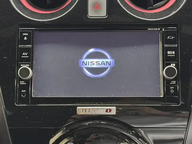 日産 ノート ニスモS 三重県 2018(平30)年 5.9万km ダークメタルグレー プレミアムガソリン/FF/5F/純正 7インチナビ MM318D-W/（iPod/SD/FM/AM/TV/USB/Bluetooth/CD/DVD/MUSIC STOCKER/VTR/AUX）/バックカメラ/ETC2.0/安全/・ABS/・VDC：ビークルダイナミクスコントロール/・横滑り抑制/・運転席・助手席エアバッグ/など/装備/・専用スポーツシート（スェード）/・オートエアコン/・ステアリングスイッチ/・オートライト/・LEDヘッドライト/・リヤフォグランプ/・プッシュスタート/・純正17inAW（17×7J＋47、100-4H）/・スマートキーx1/・保/など/【専用装備】/●専用車速感応式電動パワーステアリング/●専用本革・アルカンターラ巻3本スポークステアリング/●専用エンブレム〈センタークラスター〉/●専用コンビメーター（nismoロゴ入り、260km/hスケール）/●NISMO S専用アルミ製アクセル・ブレーキ・クラッチペダル・フットレスト/●専用チューニングコンピューター（ECU）/●NISMO S専用サスペンション、フロントスタビライザー強化/●専用ブレーキシステム（リヤディスク）/●ボディ補強/など