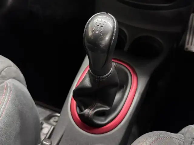 日産 ノート ニスモS 三重県 2018(平30)年 5.9万km ダークメタルグレー プレミアムガソリン/FF/5F/純正 7インチナビ MM318D-W/（iPod/SD/FM/AM/TV/USB/Bluetooth/CD/DVD/MUSIC STOCKER/VTR/AUX）/バックカメラ/ETC2.0/安全/・ABS/・VDC：ビークルダイナミクスコントロール/・横滑り抑制/・運転席・助手席エアバッグ/など/装備/・専用スポーツシート（スェード）/・オートエアコン/・ステアリングスイッチ/・オートライト/・LEDヘッドライト/・リヤフォグランプ/・プッシュスタート/・純正17inAW（17×7J＋47、100-4H）/・スマートキーx1/・保/など/【専用装備】/●専用車速感応式電動パワーステアリング/●専用本革・アルカンターラ巻3本スポークステアリング/●専用エンブレム〈センタークラスター〉/●専用コンビメーター（nismoロゴ入り、260km/hスケール）/●NISMO S専用アルミ製アクセル・ブレーキ・クラッチペダル・フットレスト/●専用チューニングコンピューター（ECU）/●NISMO S専用サスペンション、フロントスタビライザー強化/●専用ブレーキシステム（リヤディスク）/●ボディ補強/など
