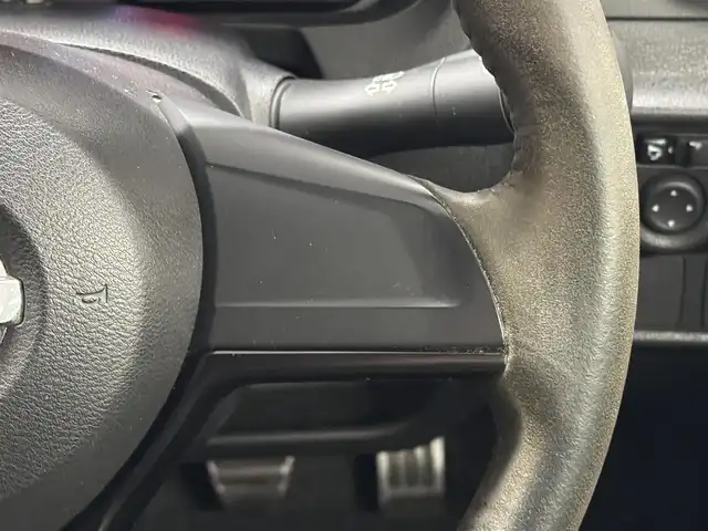 日産 ノート ニスモS 三重県 2018(平30)年 5.9万km ダークメタルグレー プレミアムガソリン/FF/5F/純正 7インチナビ MM318D-W/（iPod/SD/FM/AM/TV/USB/Bluetooth/CD/DVD/MUSIC STOCKER/VTR/AUX）/バックカメラ/ETC2.0/安全/・ABS/・VDC：ビークルダイナミクスコントロール/・横滑り抑制/・運転席・助手席エアバッグ/など/装備/・専用スポーツシート（スェード）/・オートエアコン/・ステアリングスイッチ/・オートライト/・LEDヘッドライト/・リヤフォグランプ/・プッシュスタート/・純正17inAW（17×7J＋47、100-4H）/・スマートキーx1/・保/など/【専用装備】/●専用車速感応式電動パワーステアリング/●専用本革・アルカンターラ巻3本スポークステアリング/●専用エンブレム〈センタークラスター〉/●専用コンビメーター（nismoロゴ入り、260km/hスケール）/●NISMO S専用アルミ製アクセル・ブレーキ・クラッチペダル・フットレスト/●専用チューニングコンピューター（ECU）/●NISMO S専用サスペンション、フロントスタビライザー強化/●専用ブレーキシステム（リヤディスク）/●ボディ補強/など